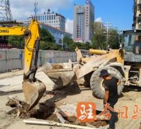 肏女人的屄视频高温下的坚守｜道路建设者用汗水铺就畅通路